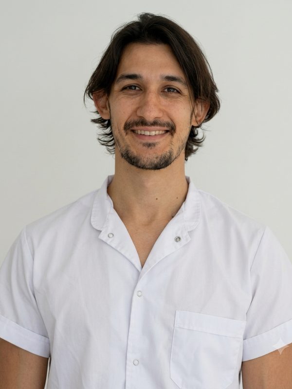 Antonio La Gamma, masajista y profesor de yoga y pilates de Masaje Calma